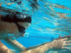 swimming-pool-woman-underwater