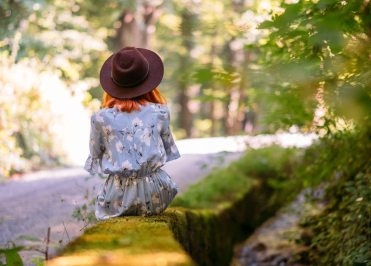 Dancing_Leaf_Wiggles_Necklace_2-1080x777